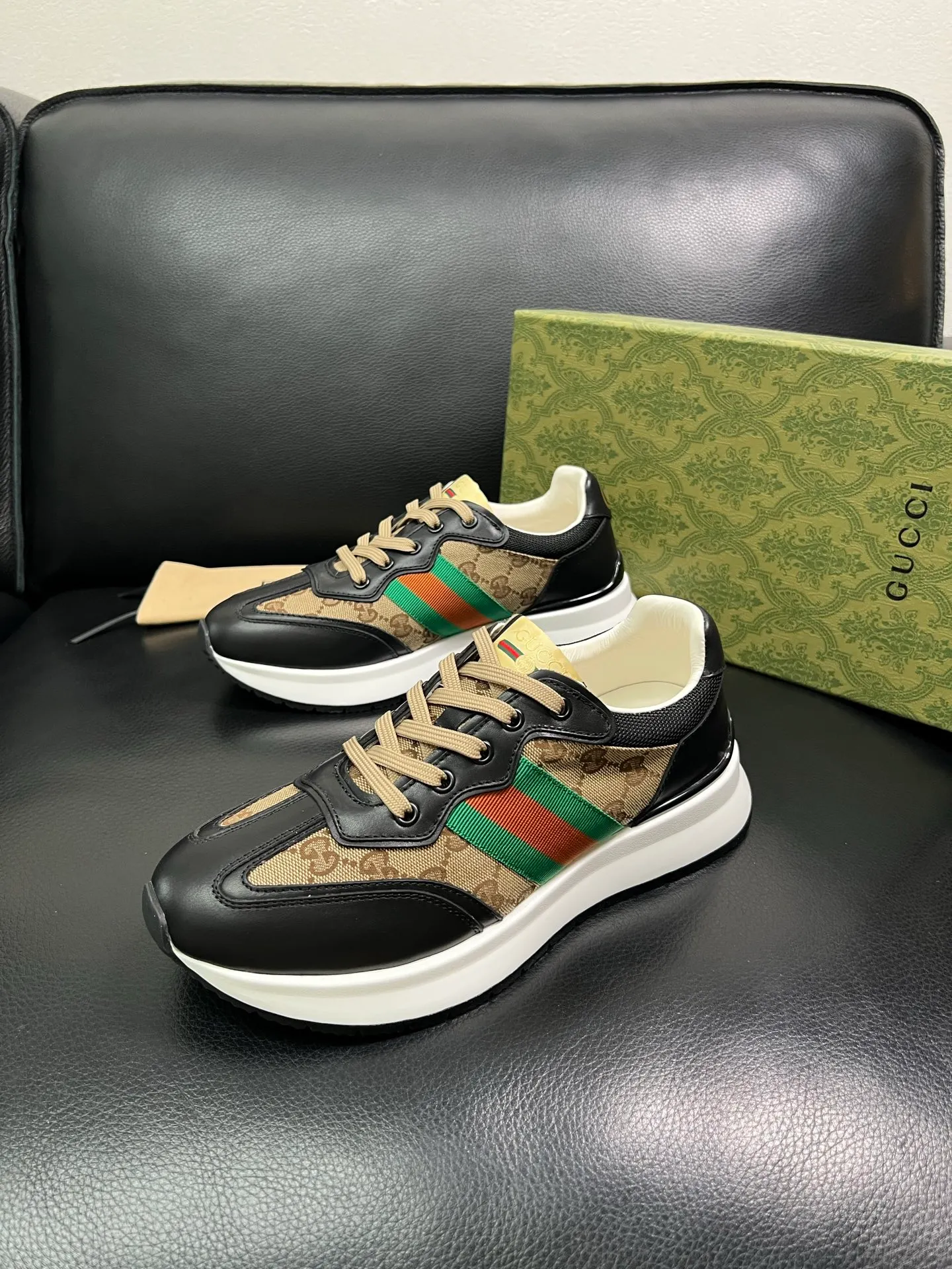 Men's shoes 💰800 Gucci top purchasing Gucci counter new model, original factory configuration of imported cowhide from Italy with printed cloth fabric, imported cowhide lining, breathable and comfortable, sole: original factory special sole is super comfortable, original factory and single goods are high quality, welcome to compare, code number 38-44 (customized 45 46) 85865